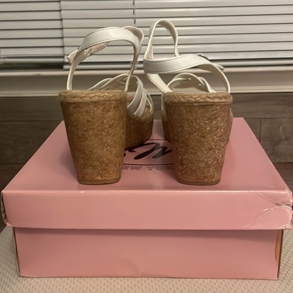 SM New York White Sandal/Wedge Size 8.5 - Picture 3 of 7